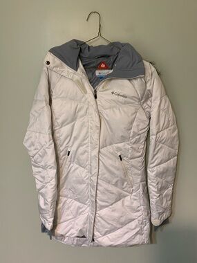 Columbia — women’s xs lay d down white winter jacket